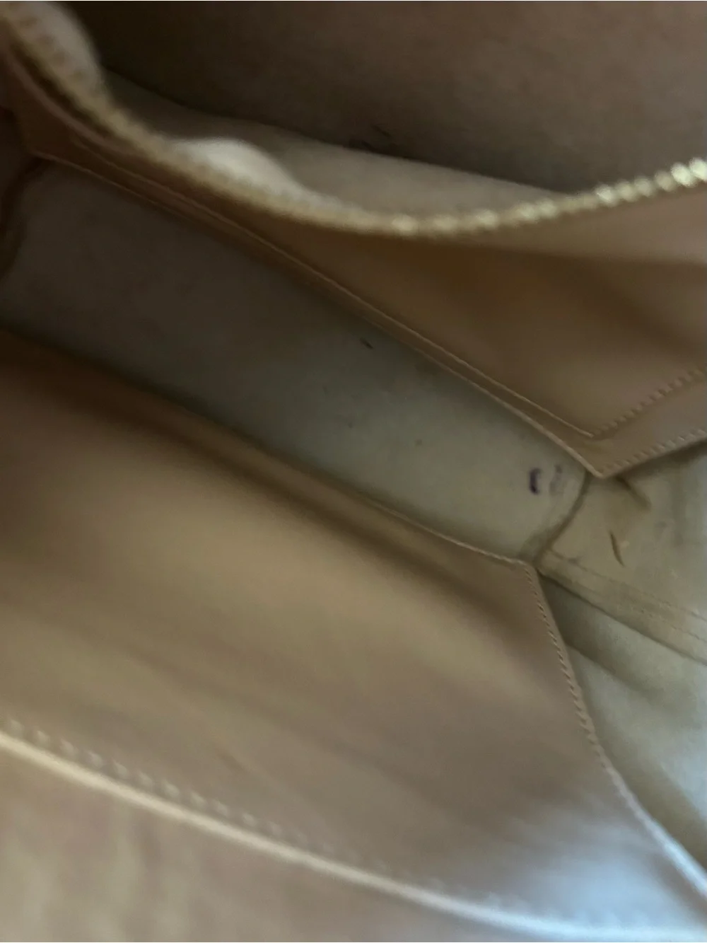 Cuyana Tan Leather Magnetic close  Hobo  shoulder/crossbody bag.
